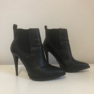 Steve Madden bootie heals
